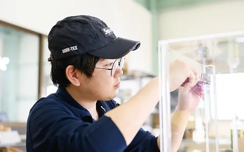 加工スタッフの方が働いている様子の写真