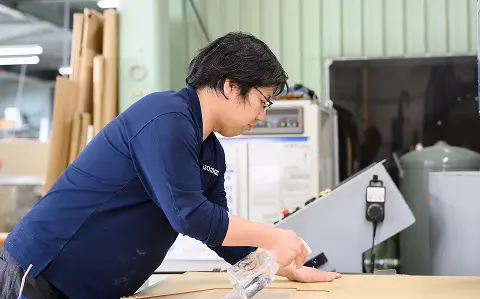 加工スタッフの方が働いている様子の写真